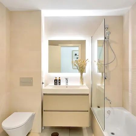Beachside Retreat In Elviria, Near Amenities! *