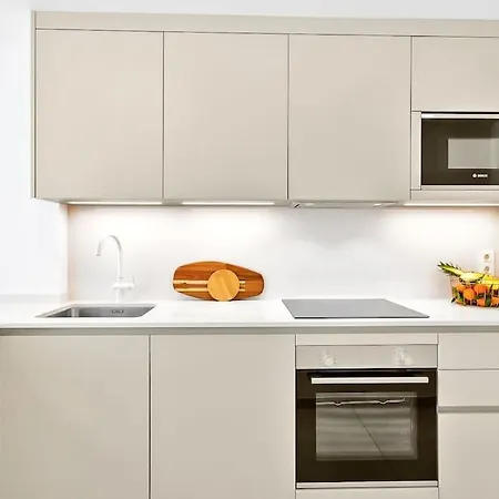 Apartment Beachside Retreat In Elviria, Near Amenities! *