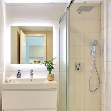 Beachside Retreat In Elviria, Near Amenities! *