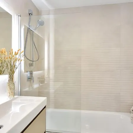 Beachside Retreat In Elviria, Near Amenities! Apartment *