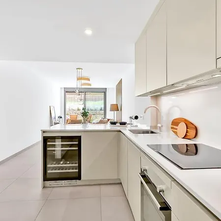 Apartment Beachside Retreat In Elviria, Near Amenities! *